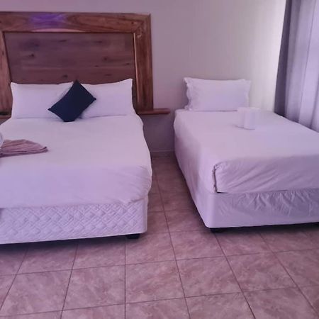 The Botanical Gardens Hotel Rundu Ngoại thất bức ảnh